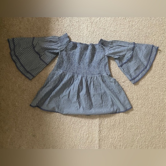 American Eagle Outfitters smocked bell sleeve top size XS‎ - Picture 5 of 9